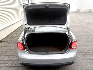 Volkswagen Jetta (7 foto / 15)