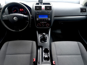 Volkswagen Jetta (9 foto / 15)