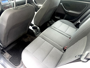Volkswagen Jetta (10 foto / 15)