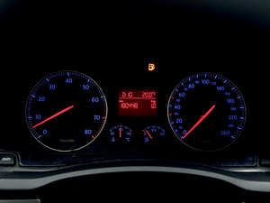 Volkswagen Jetta (11 foto / 15)
