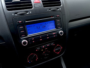 Volkswagen Jetta (12 foto / 15)