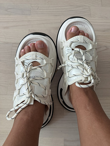 Balenciaga (3 фото из 4)
