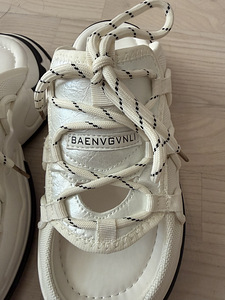 Balenciaga (4 фото из 4)