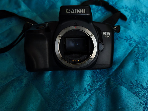 Canon eos 750
