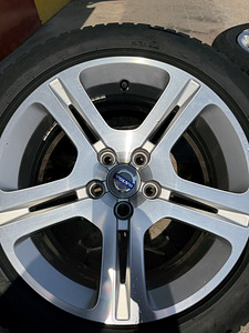 Velgede ja rehvide komplekt VOLVO-le (2 foto / 5)