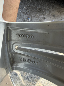 Velgede ja rehvide komplekt VOLVO-le (4 foto / 5)