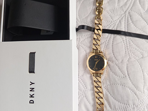 DKNY kellad