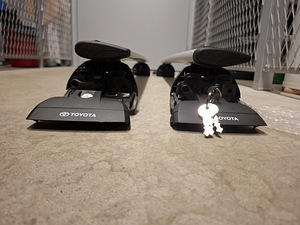 Оригинальный багажник на крышу Thule для Toyota (1 фото из 3)