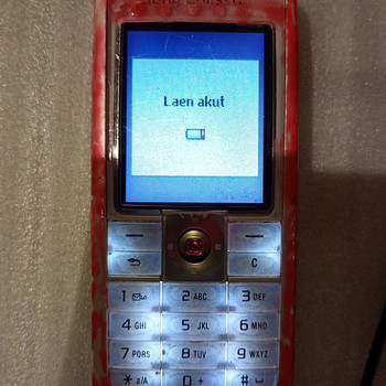 Nupu telefon Sony Ericsson vana kuid heas töökorras