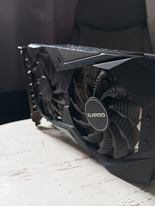 GTX 1650 (2 фото из 4)