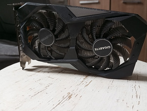 GTX 1650 (4 фото из 4)