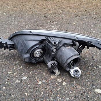 Ксеноновая передняя фара Mazda 3