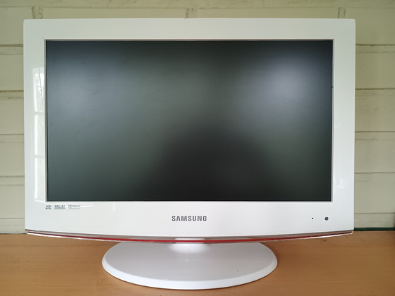 Телевизор "SAMSUNG" LCD 19", HD Ready, модель LE19B546