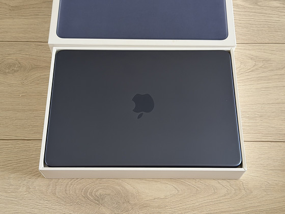 Apple Macbook Neo 13 8/512GB Indigo SWE как новый! Аккумулятор 100%
