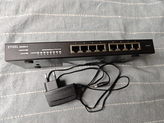 Zyxel GS1915-8 умный гигабитный коммутатор