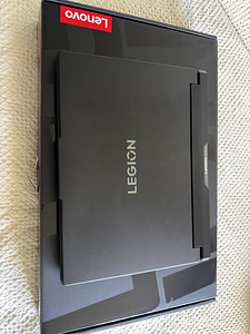 Legion Pro 7 16IAX10H, RTX 5080, 32GB, 1TB SSD, 16" 2K OLED (2 фото из 5)