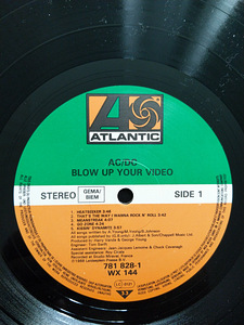 AC/DC "Blow Up Your Video" (2 фото из 3)