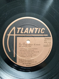 AC/DC «For those about rock» (2 фото из 3)