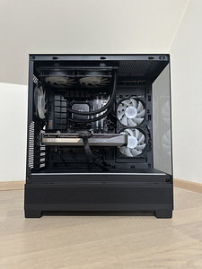 Мощный игровой компьютер - Ryzen 7 7800X3D / RTX 5070 OC (2 фото из 3)