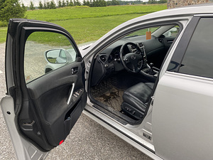 Lexus IS220 (11 foto / 12)