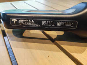 Адаптер Tesla CHAdeMO (4 фото из 4)