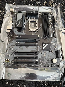 GIGABYTE B760 DS3H LGA 1700 DDR5 emaplaat (2 foto / 8)
