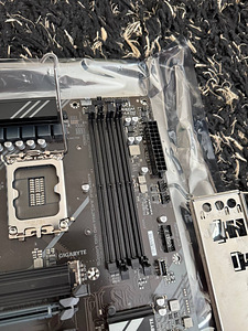 GIGABYTE B760 DS3H LGA 1700 DDR5 emaplaat (4 foto / 8)