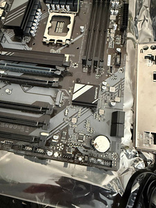 GIGABYTE B760 DS3H LGA 1700 DDR5 emaplaat (5 foto / 8)