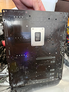 GIGABYTE B760 DS3H LGA 1700 DDR5 emaplaat (7 foto / 8)