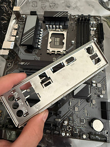 GIGABYTE B760 DS3H LGA 1700 DDR5 emaplaat (8 foto / 8)