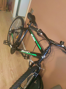 Linnaratas Bottari Milano 26", must/roheline (1 foto / 3)