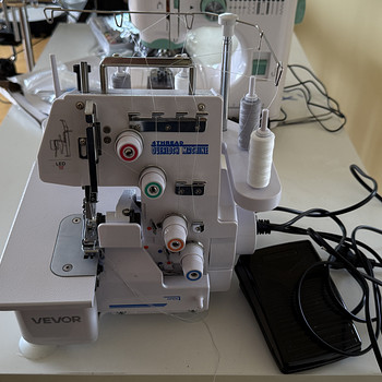 VEVOR 4-Thread Overlock Sewing Machine – Like New