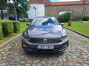VW Passat (1 foto / 10)