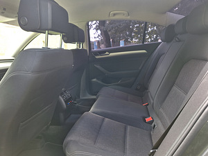 VW Passat (7 foto / 10)