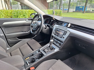 VW Passat (9 foto / 10)