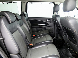 Ford Galaxy Ghia ATM 2.0 TDCi 96kW (7 фото из 8)