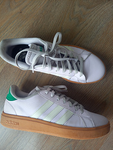 Кроссовки Adidas, р. 41,5 (2 фото из 3)