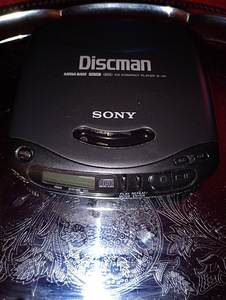 CD pleier "Sony" Discman Mega Bass patareid+ vooluvõrgust. (1 фото из 6)