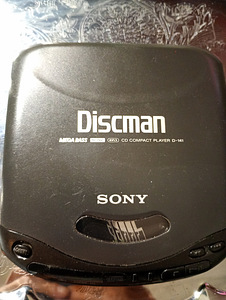 CD pleier "Sony" Discman Mega Bass patareid+ vooluvõrgust. (2 фото из 6)