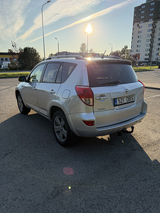 Müüa Toyota RAV4 (3 foto / 10)