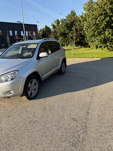 Müüa Toyota RAV4 (6 foto / 10)