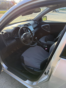 Müüa Toyota RAV4 (7 foto / 10)