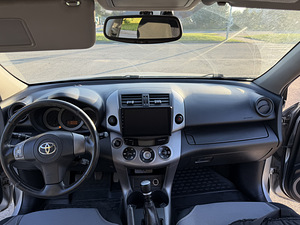 Müüa Toyota RAV4 (9 foto / 10)
