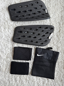 Футбольные щитки Adidas + держатели для щитков NIKE (2 фото из 2)
