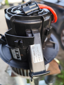Mercedes E-Class W212 salongi ventilaator (2 foto / 2)