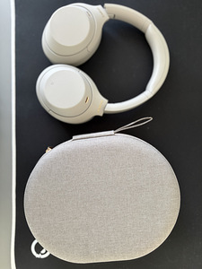 Sony WH-1000XM4 (2 foto / 3)