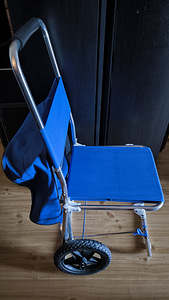 Poes käimiseks ratastega kott koos istumiskohaga (1 foto / 1)