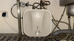 Boiler Electrolux EWH 10 Q-bic U EU (1 foto / 4)