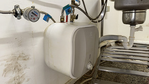 Boiler Electrolux EWH 10 Q-bic U EU (2 foto / 4)