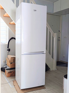 БЕСПЛАТНО Холодильник Beko RCSA270K30W — термостат требует ремонта (1 фото из 6)
